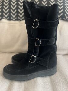 Aquatalia Black Suede Buckle Faux Fur Lining Size 8.5